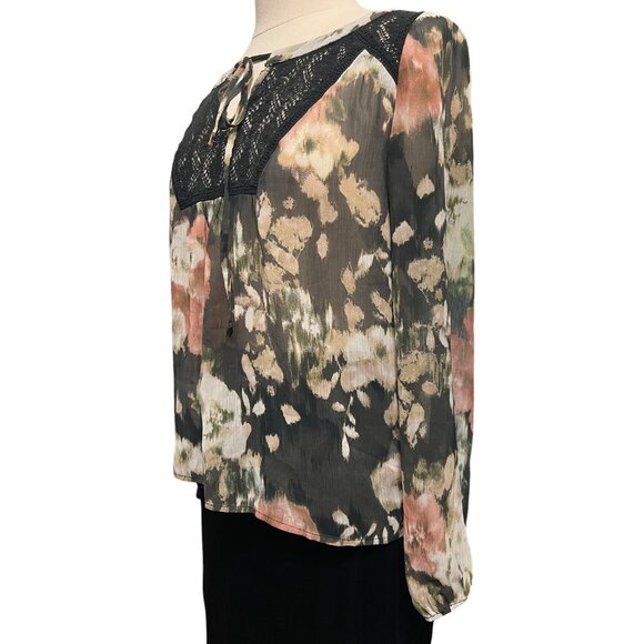 Semi-sheer floral top - Picture 2 of 5